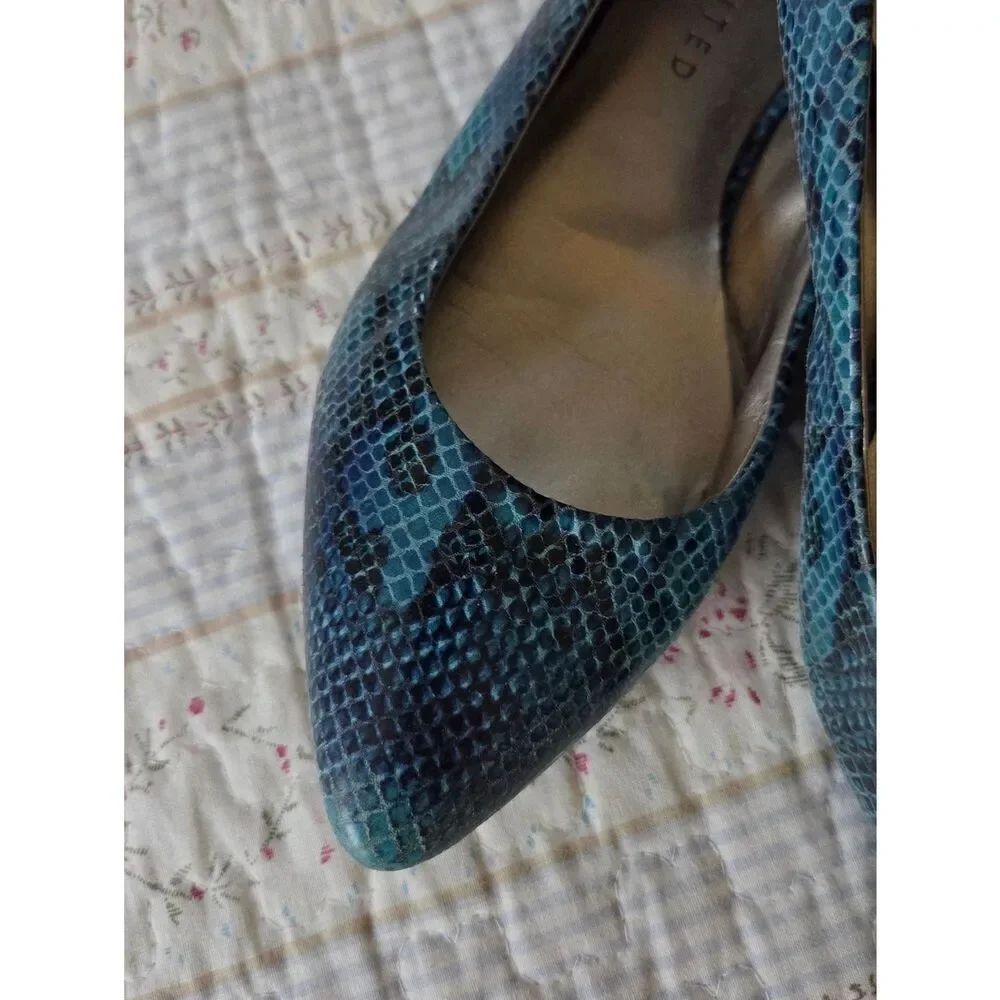 THE LIMITED Teal Croc Pointy Toe Flats - Picture 3 of 7